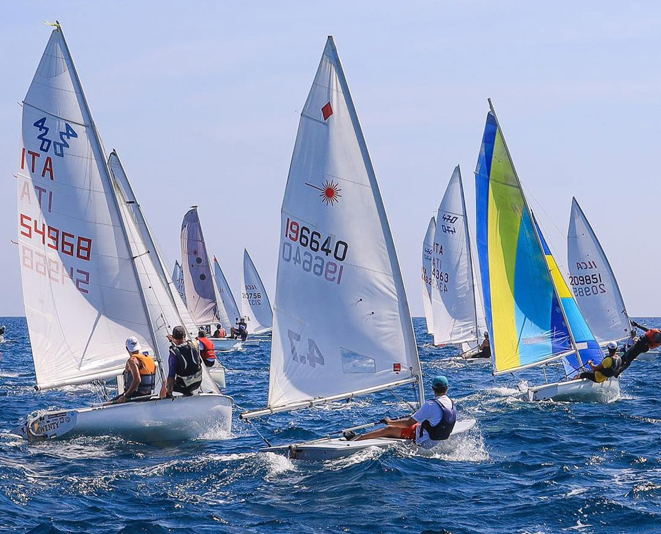 scuola-vela-fiv-circeo-corsi-derive-caravelle-555-vaurienne-federazione-italiana-vela scuola-vela-fiv-circeo-corsi-derive-caravelle-555-vaurienne-federazione-italiana-vela